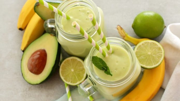 smoothie with avocado banana1 1000 563 80 s c1